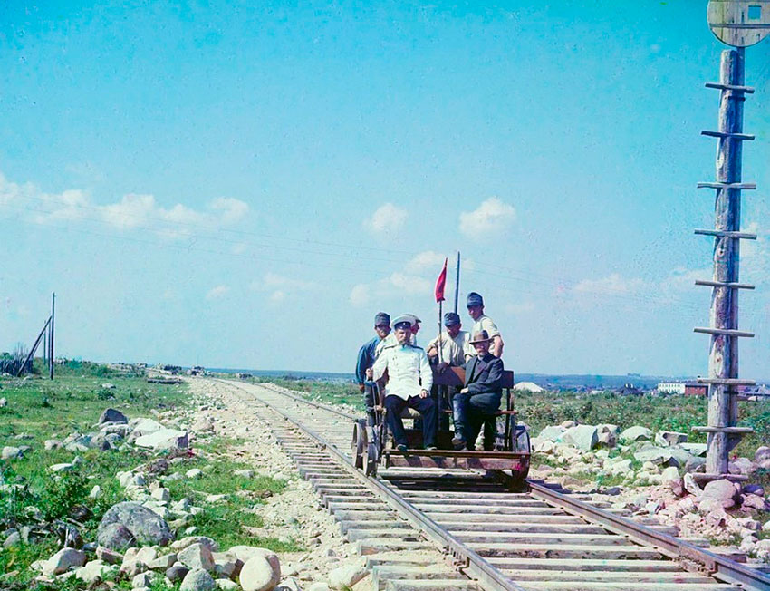 На дрезине рядом с Петрозаводском на Мурманской железной...