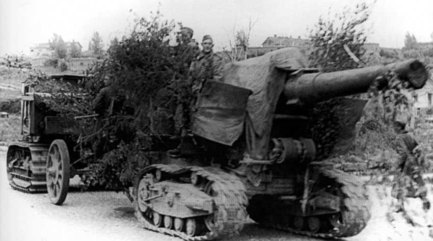 Трактор Allis-Chalmers HD-10W амер буксируется 203-мм гаубицей B-4 "Сталинская...