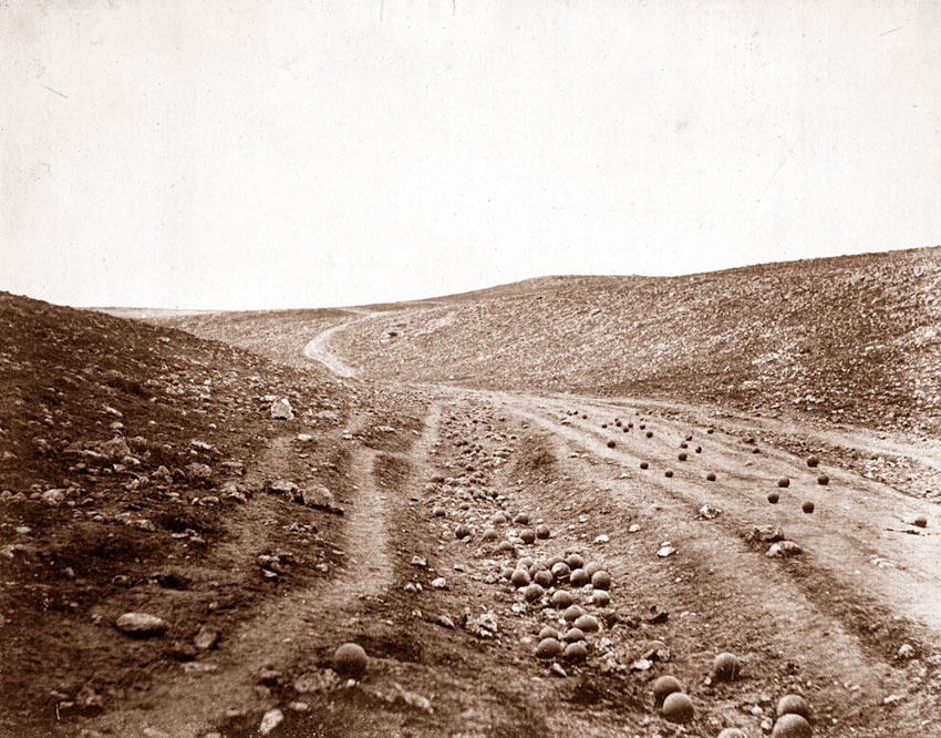 Долина тени смерти – знаменитый снимок Фентона, 1855 год. Долина тени смерти – знаменитый снимок Фентона, 1855 год.