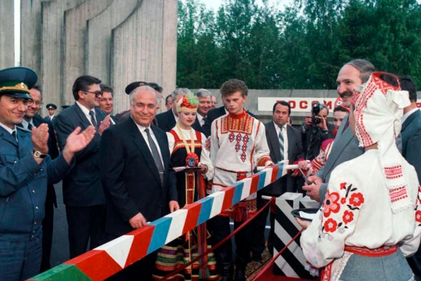 26 мая 1995 году, состоялось торжественное снятие границ между...