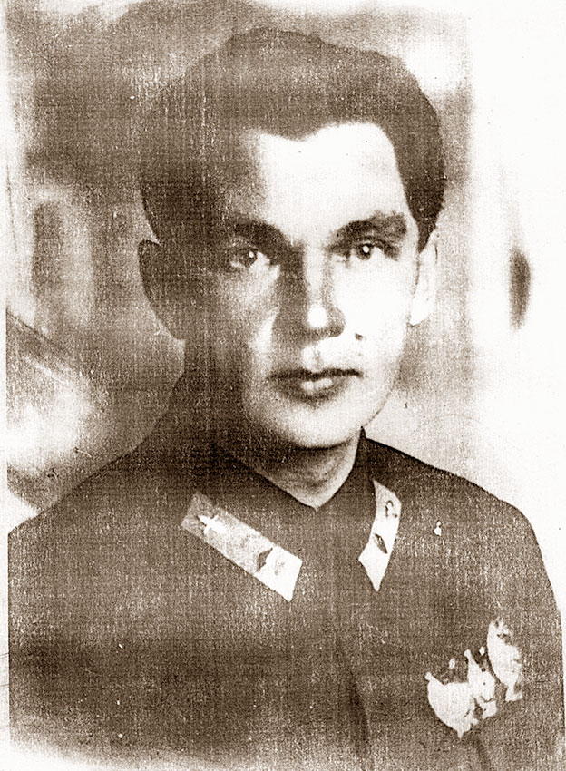 Евгений Михайлович Ухин лётчик орденоносец из Покровска....