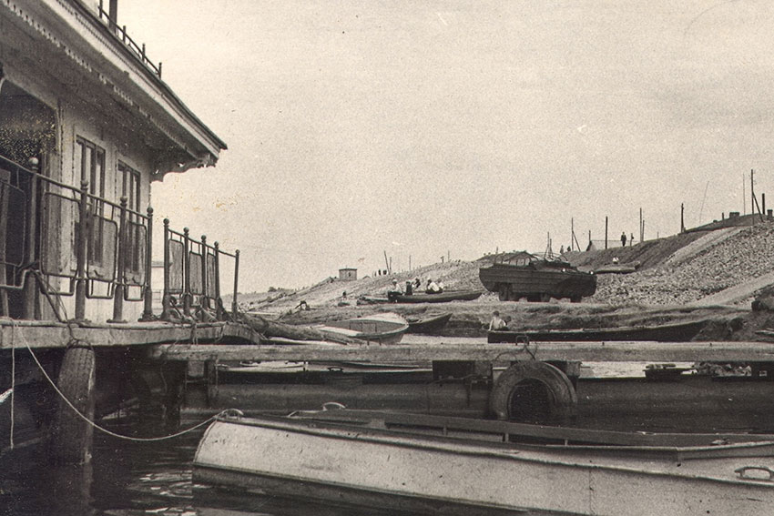 Строительство дамбы города Энгельса, Авангард, лето 1955...