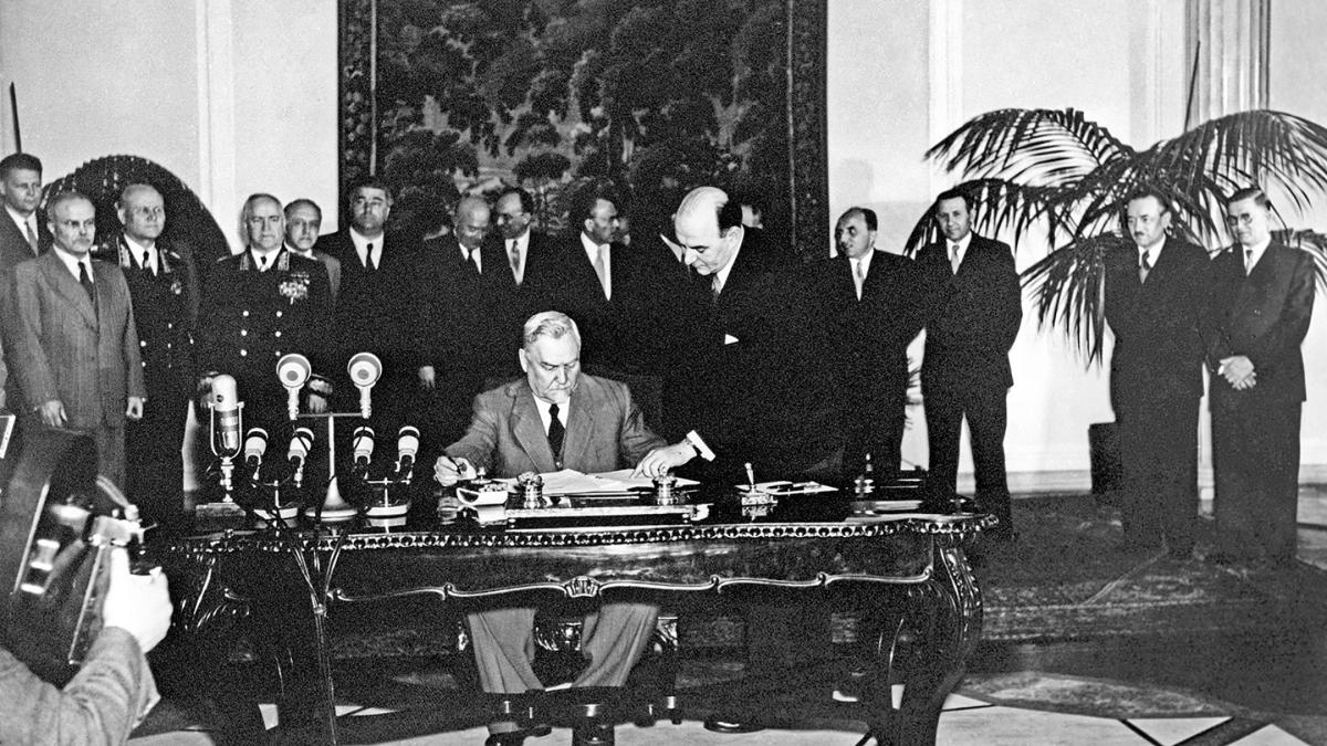11-14 мая 1955 года в Варшаве прошло Совещание европейских государств...