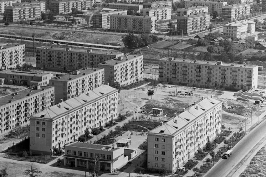 Настоящая пятиэтажная революция началась с принятием в...