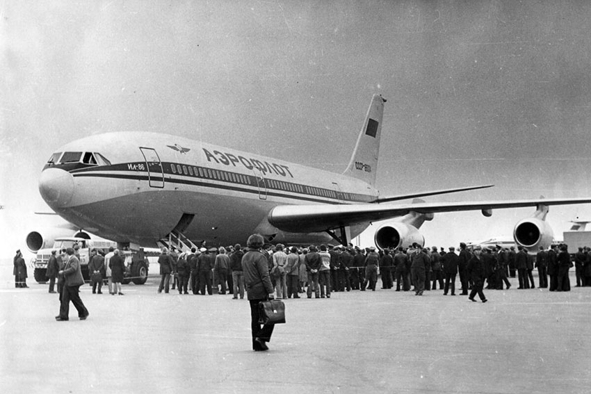 24 декабря 1980 года Ил-86 получил сертификат летной годности...