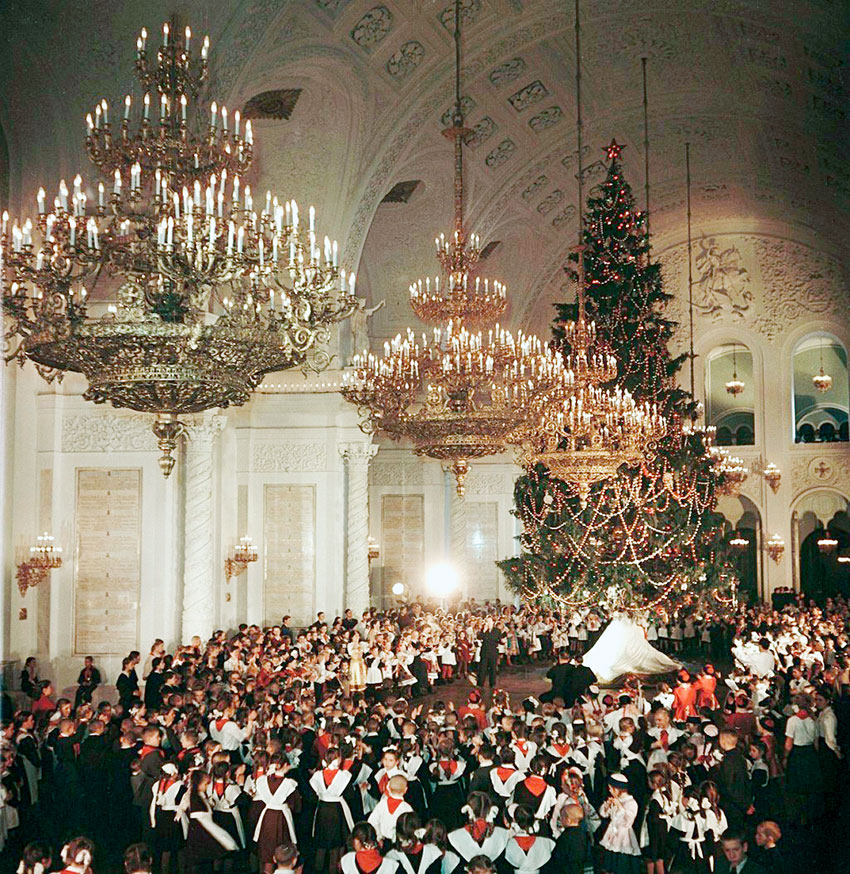 1947 — Новогодний праздник в СССР впервые отмечался как нерабочий...
