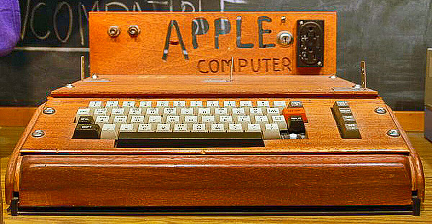 Первый компьютер фирмы Apple 