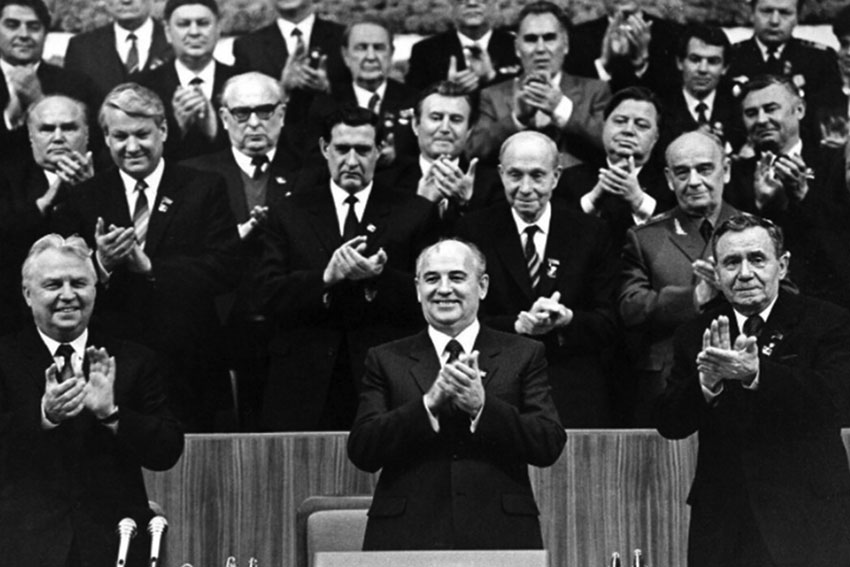 Руководители СССР в президиуме шестой сессии Верховного...