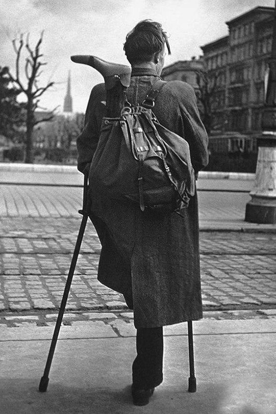 Возвращение солдата на родину. Вена, Австрия, 1946 год. Возвращение солдата на родину. Вена, Австрия, 1946 год.