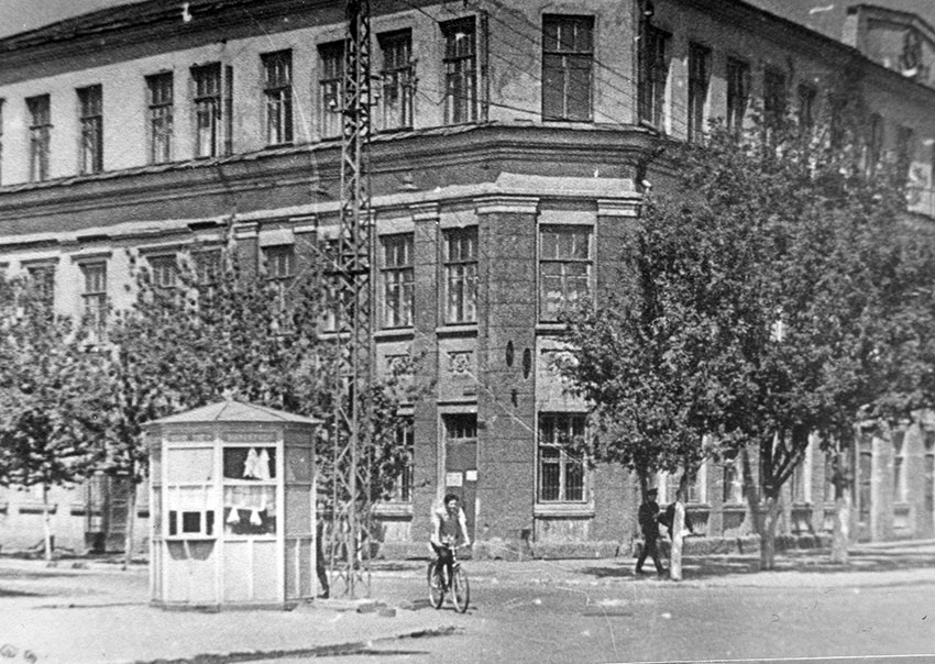 Милиция на улицы Коммунистической, 55, 1950 год.