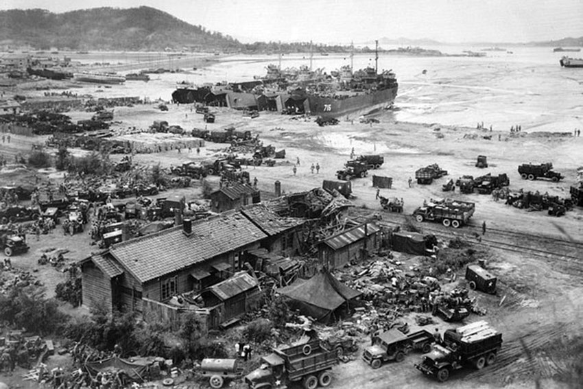 25 июня 1950 года северокорейские войска начали наступление...