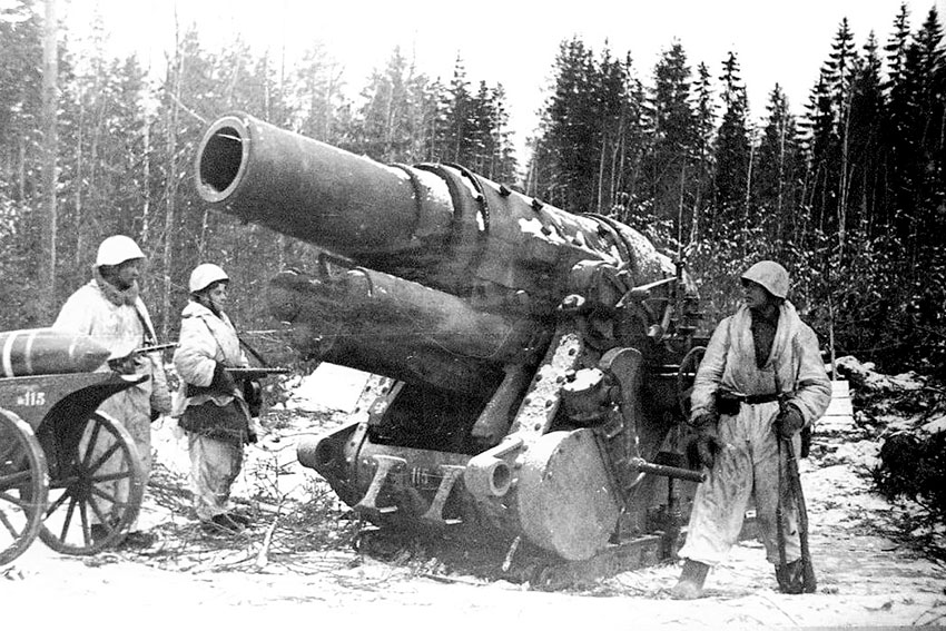 Захваченная советскими войсками 305-мм мортира M16 чешского... Захваченная советскими войсками 305-мм мортира M16 чешского...