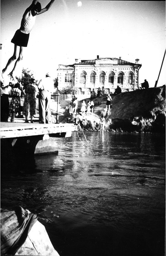 На Волге на набережной города Энгельса, 1952 го.