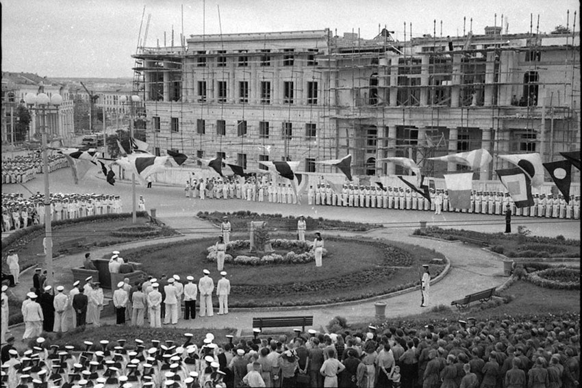 6 июля 1952 года - митинг, посвящённый закладке памятника П.С.Нахимову.