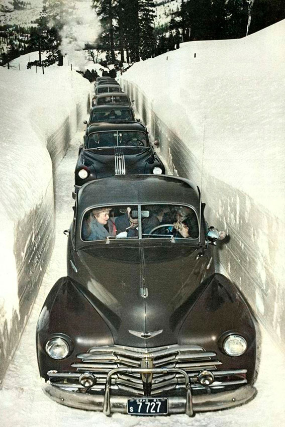 Зимнее автомобильное движение в Айдахо, 1952 год.