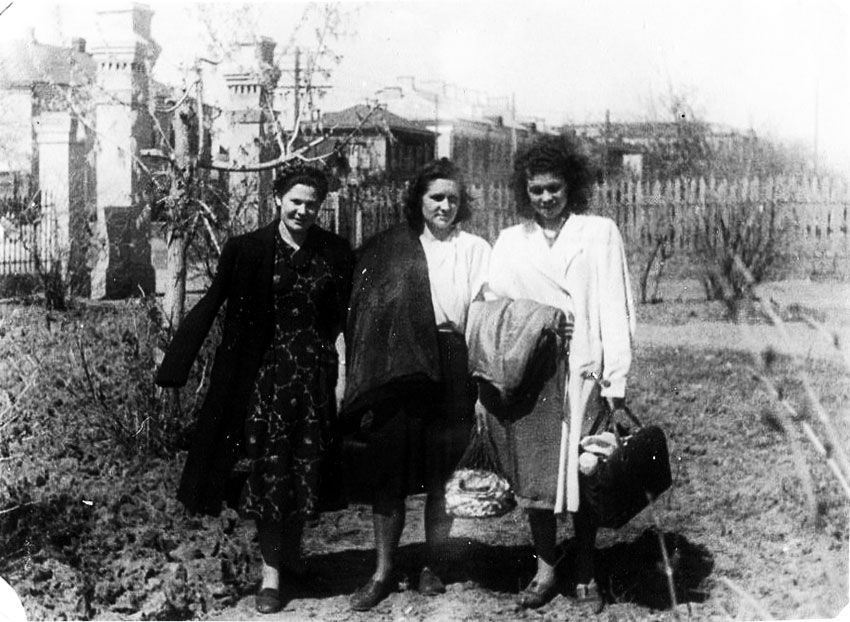 Площадь Свободы, в парке за Дворцом Пионеров 1953 год.