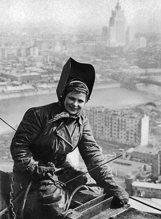 На крыше гостиницы «Украина», СССР, 1953 год.