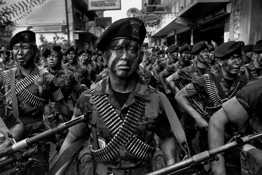 1954 – США участвуют в военном перевороте в Гватемале и последующей... 1954 – США участвуют в военном перевороте в Гватемале и последующей...