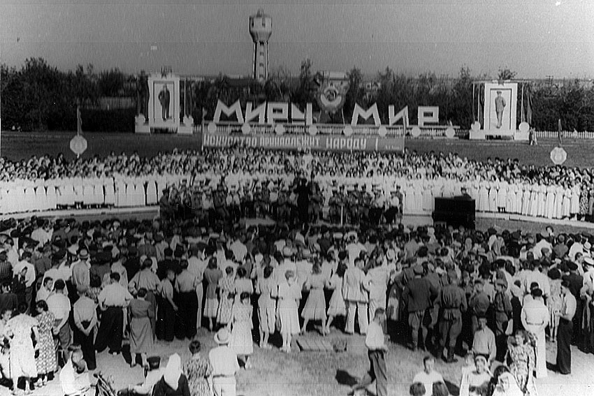 Фестиваль песни на городском стадионе, 1957 год.