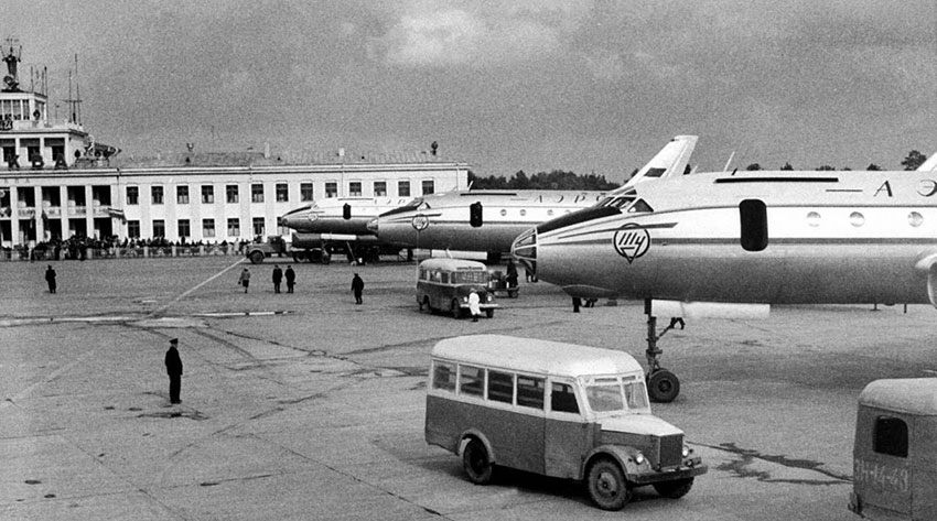 Три Ту-104 Аэрофлота выстроились в аэропорту Внуково, 1958...