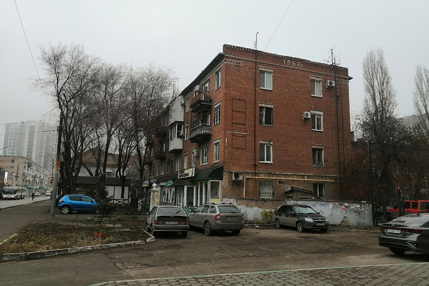 Жилой дом на улице М. Горького, 35 построенный в 1962 году.