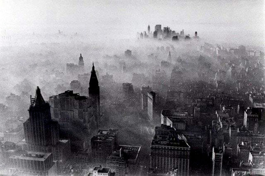 Нью-Йорк в густом облаке смога в 1966 году.