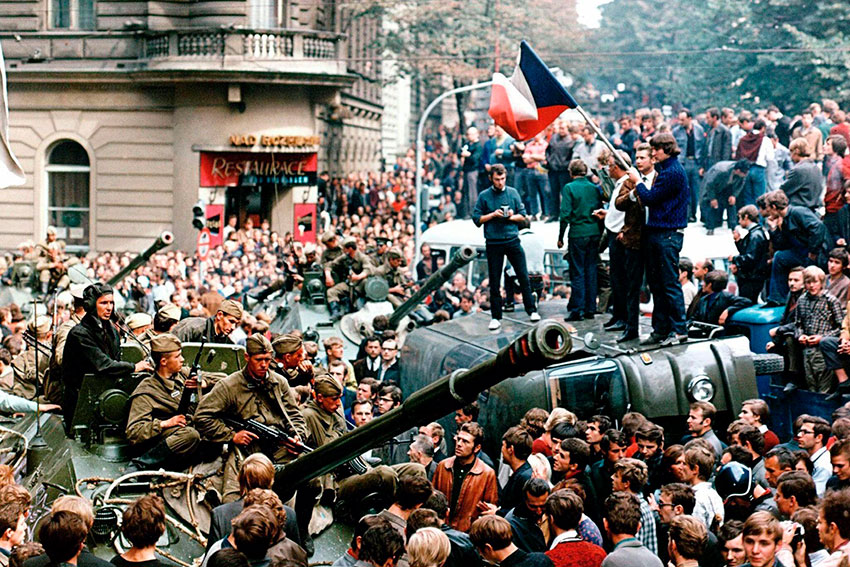 В ночь на 21 августа 1968 года советские танки вошли в Прагу....
