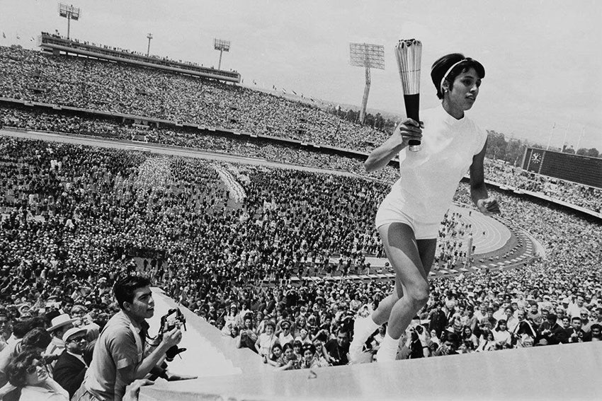1968 году впервые в истории Олимпийский огонь зажгла женщина....