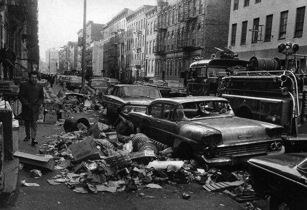 Нью-Йоркская забастовка мусорщиков 1968 года. Протест против...