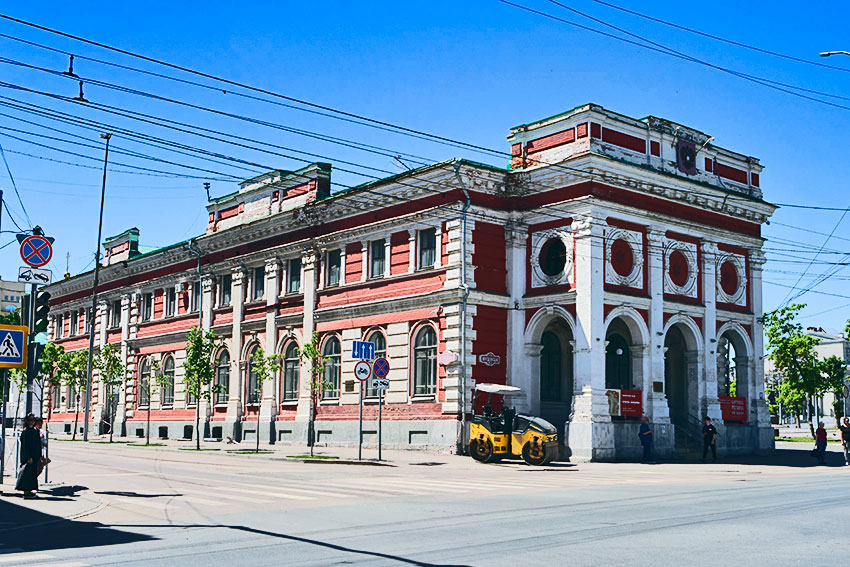 Бывшая Биржа. Угол улиц Московской и Радищева (Здание Поволжской академии государственной служб)