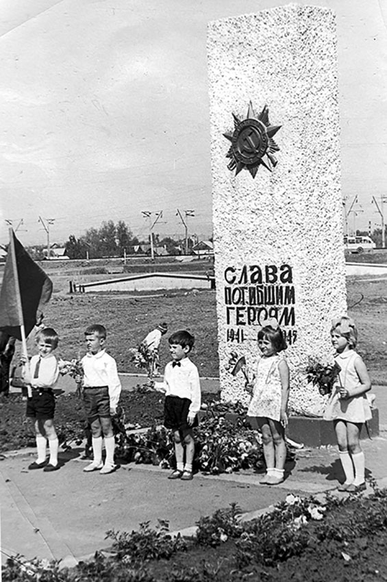 9 мае в сквере на против Дома культуры мясокомбината установлен...