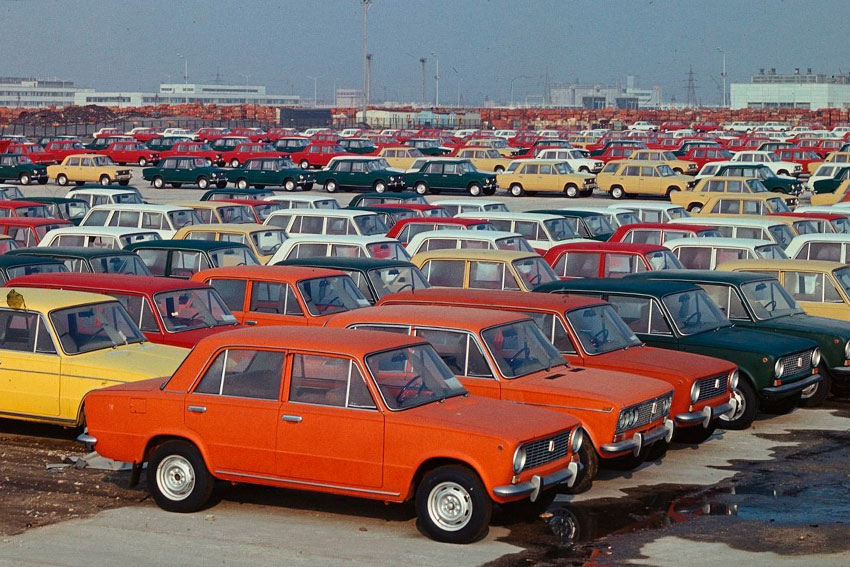 В 1971 году "жигули" массово начала появляться на дорогах...