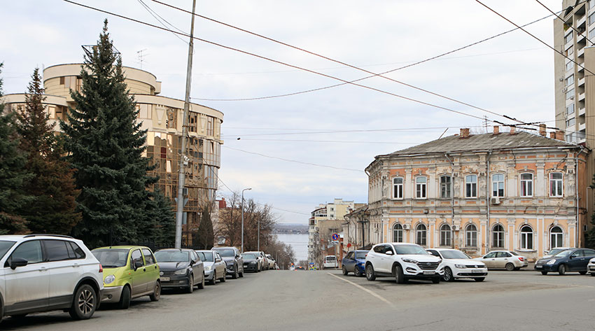 Взвоз, на котором располагается особняк, сформировался...
