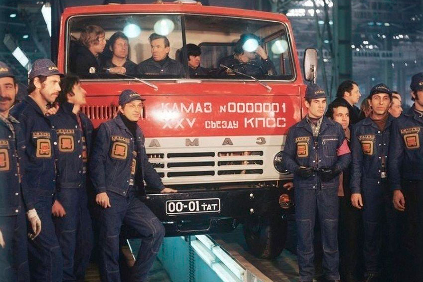 Первая машина была изготовлена в феврале 1976 года. 