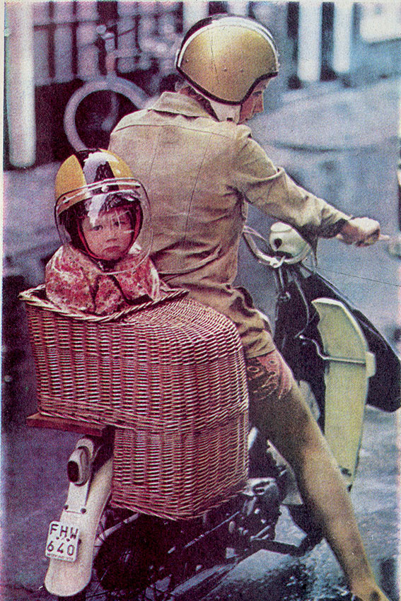 За то в каске, 1977 год. За то в каске, 1977 год.
