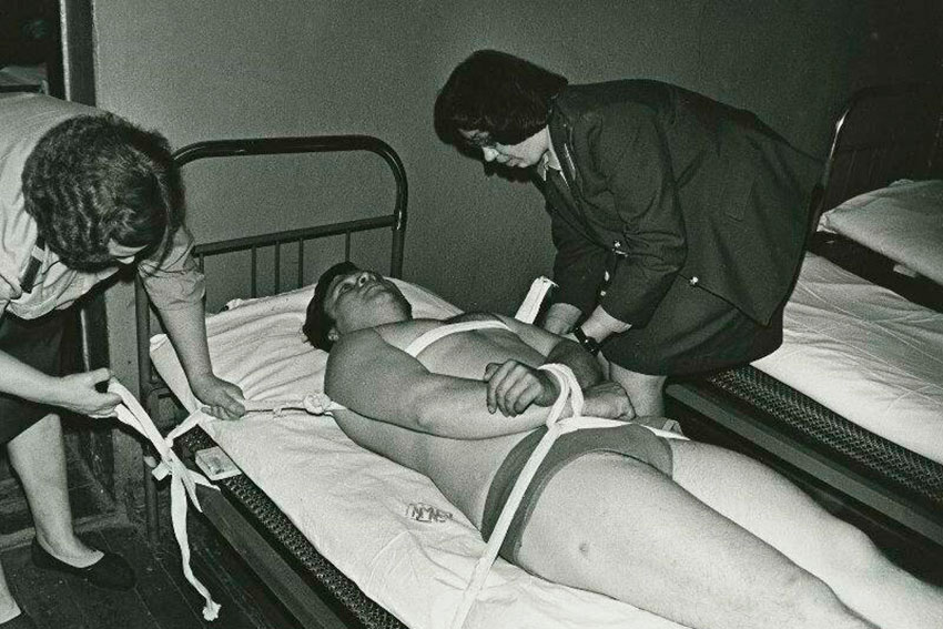 Пациент в городском вытрезвителе. Череповец, 1980 год.