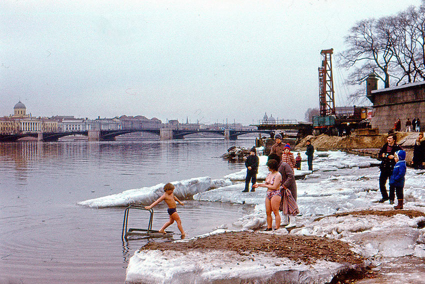 Моржи  у Петропавловской крепости, 1980 год.