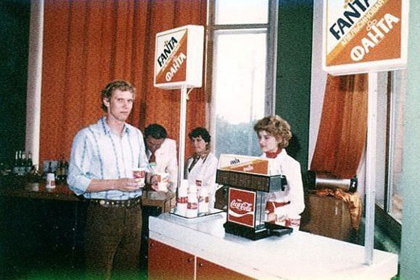 Фирменный отдел компании Coca-Cola. Во время московской олимпиады,...
