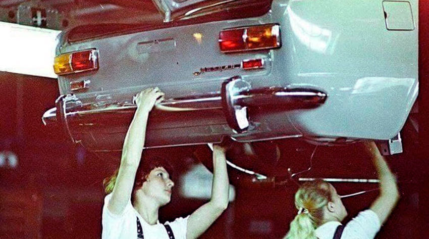 Дeвушки на сбopoчной линии AвтоВАЗа, 1981 год.