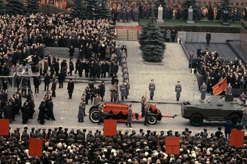 10 ноября 1982 года на 76-м году жизни на государственной даче...