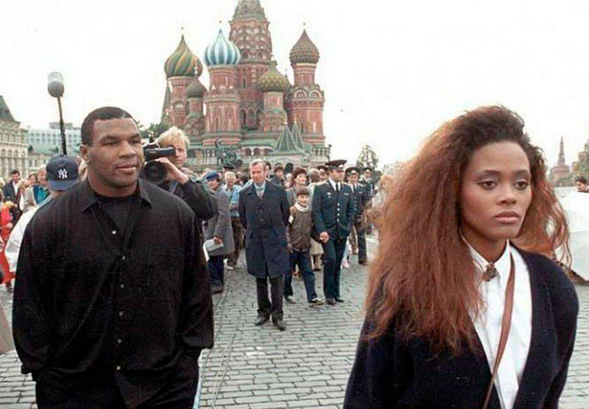  Майк Тайсон с женой Робин Гивенс в Москве, 1987 год.