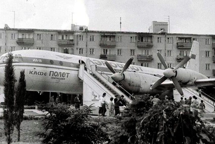 Кафе-самолет в Евпатории, 1987 год. Очень крутое решение для...