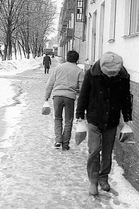 В 1990 году в городе Казани, СССР, транспортировали разливное...