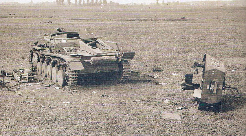 Немецкая pz.II сломанная огневая батарея полевых пушек польского...