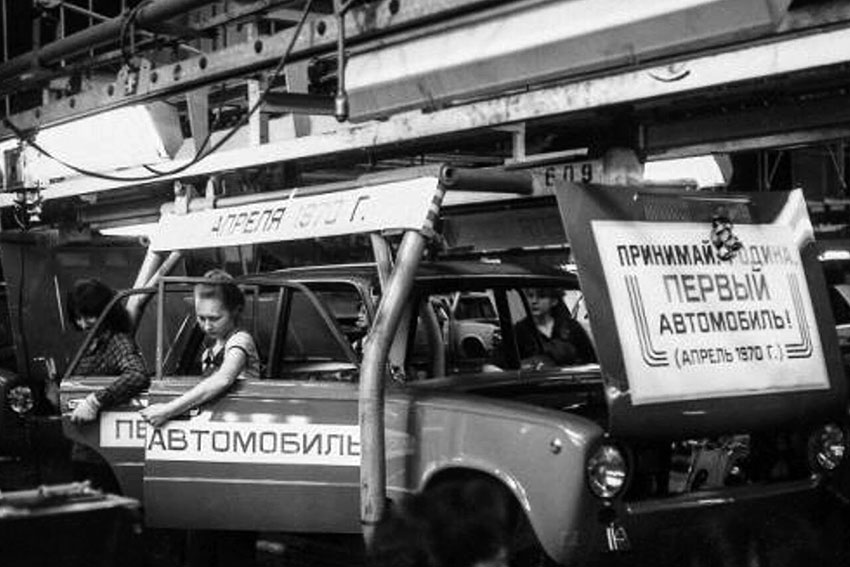 Был собран первый ВАЗ-2101, позже названный «копейкой».