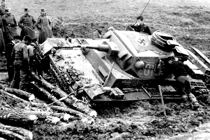 Т-III, застрявший на одной из подмосковных дорог. Октябрь...