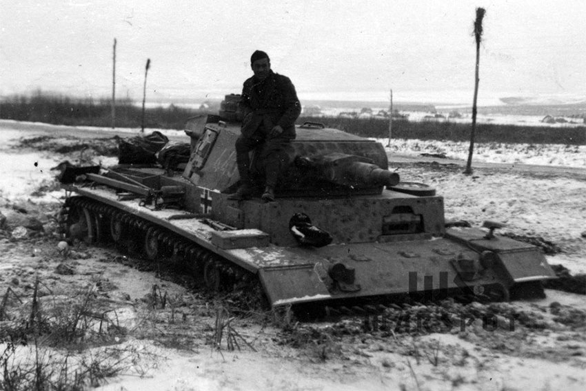 Погряз в грязи Pz.Kpfw.III Ausf.N, зима 1942 г.од.