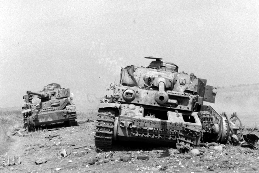 Подбитые Pz. Kpfw. IV Ausf на дорогах Великой Отечественной войны.