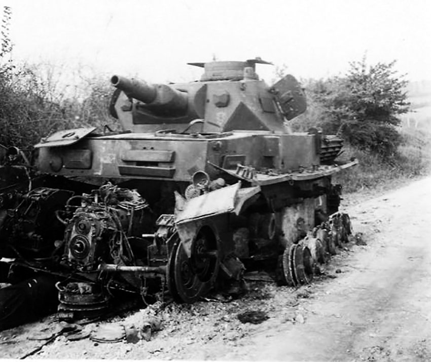Подбитый  Pz.kpfw IV на дорогах СССР.