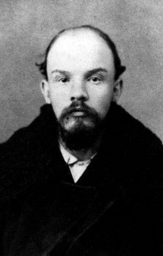 Ильич рано начал лысеть. На фотографиях, где ему чуть за...
